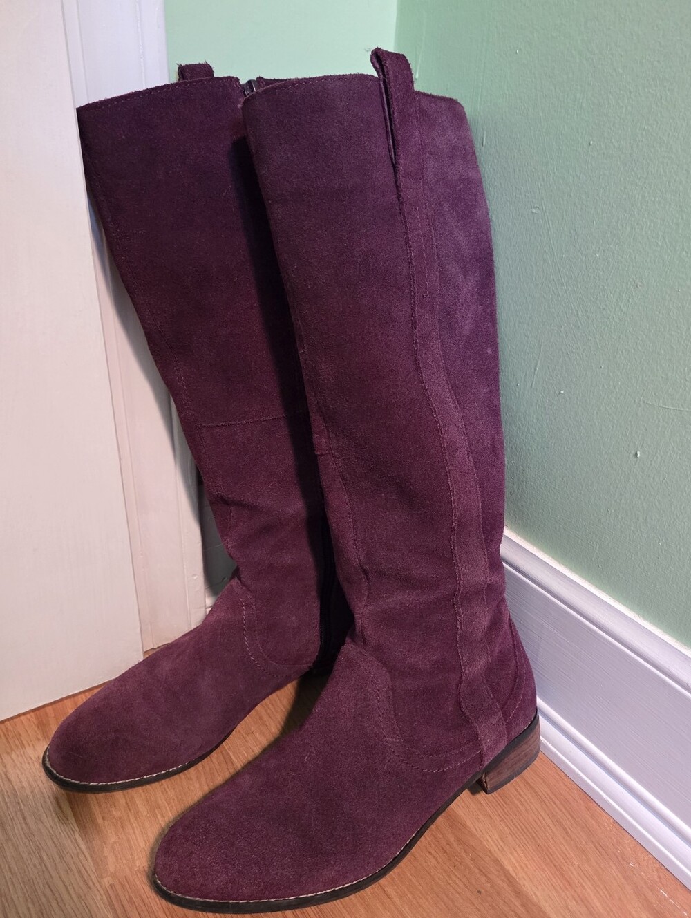 Very Volatile Los Angeles Purple Suede Riding Boots, Size 7.5